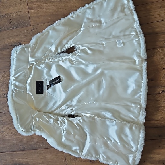 White House Black Market Vest - Picture 2 of 5